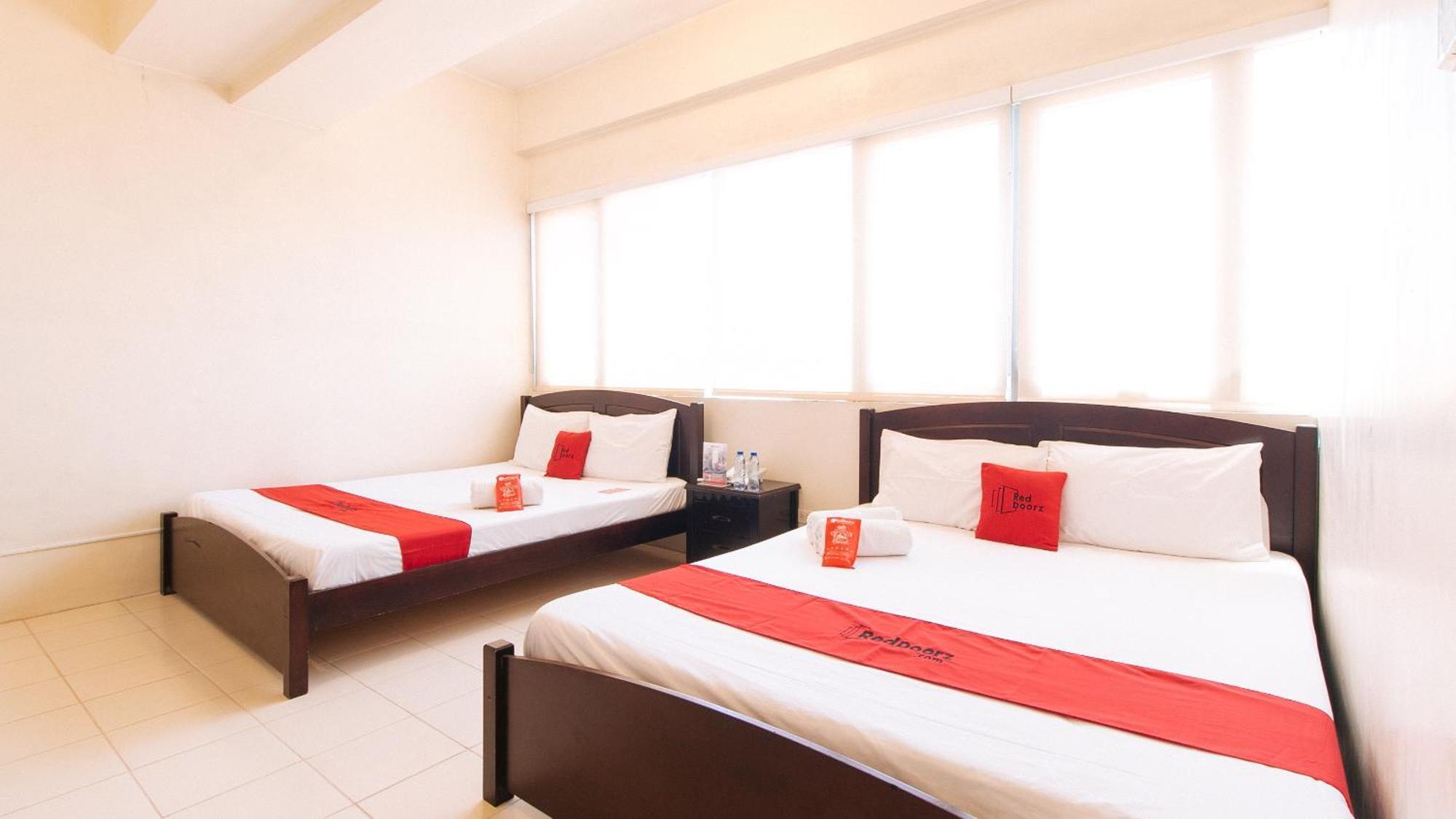 RedDoorz Plus @ E Rodriguez Corner Banawe Quezon City Exterior foto