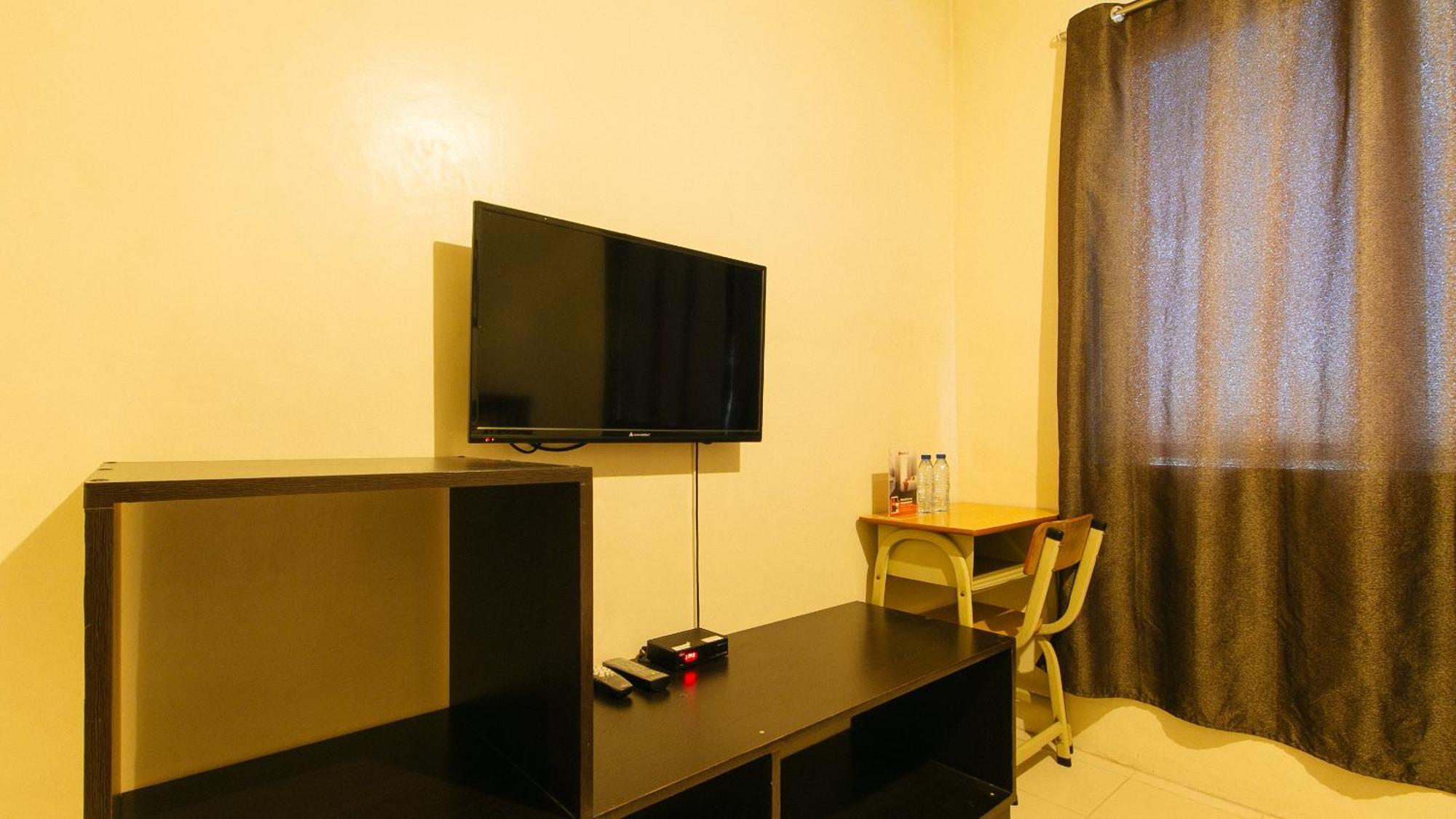 RedDoorz Plus @ E Rodriguez Corner Banawe Quezon City Exterior foto
